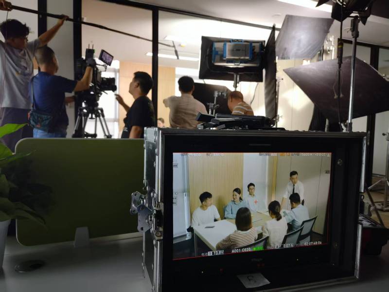 黄浦区TVC拍摄公司：科技产品视觉化大师，诠释未来感与功能美学
